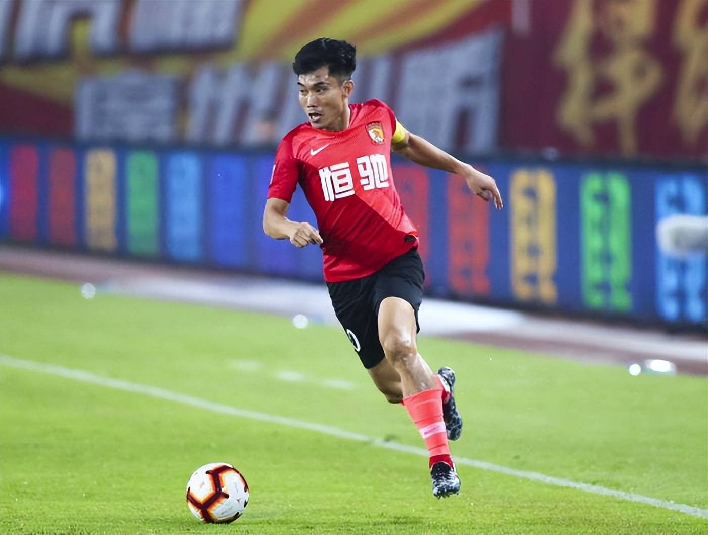 广州恒大队提前晋级，目标锁定冠军奖杯