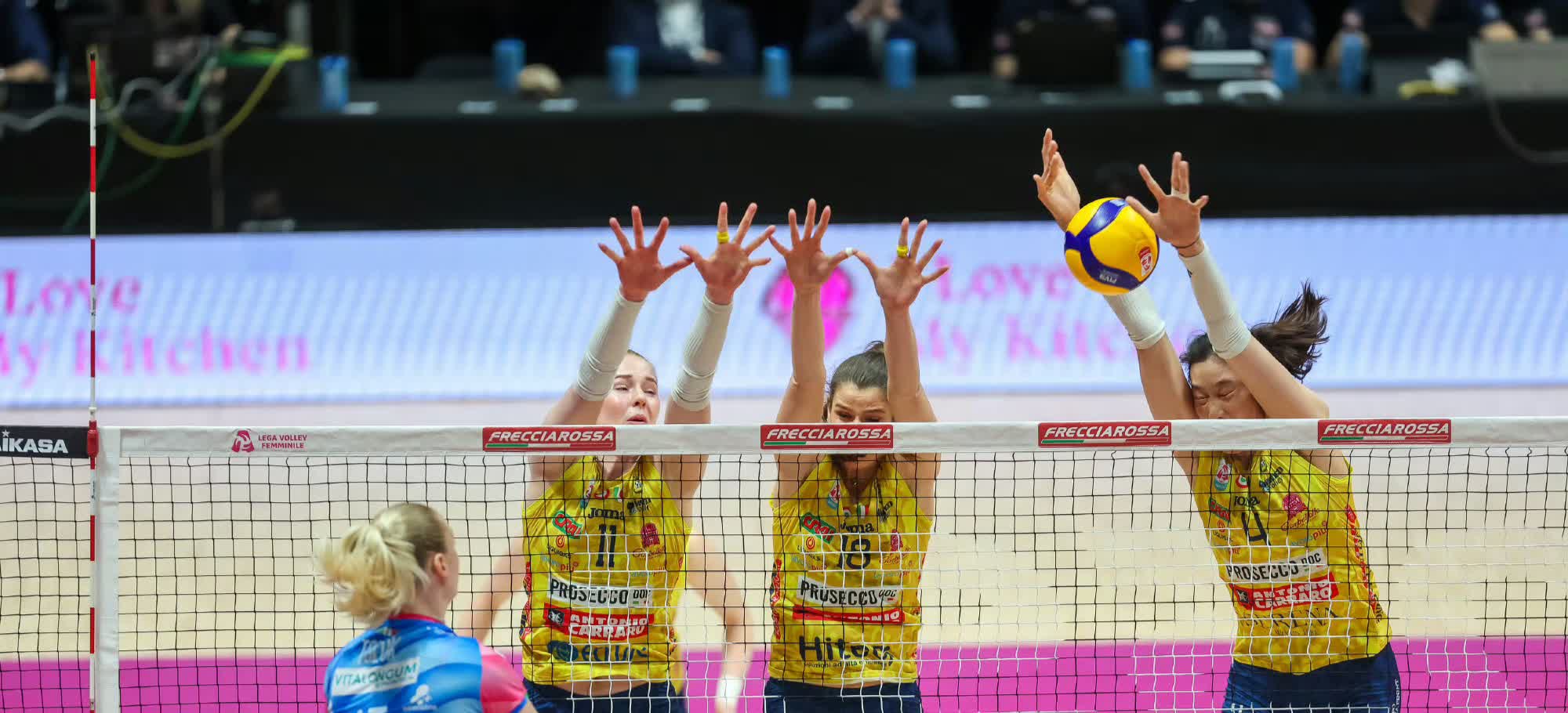 米兰体育官方入口-意大利凭一球力擒加拿大跻身决赛的简单介绍