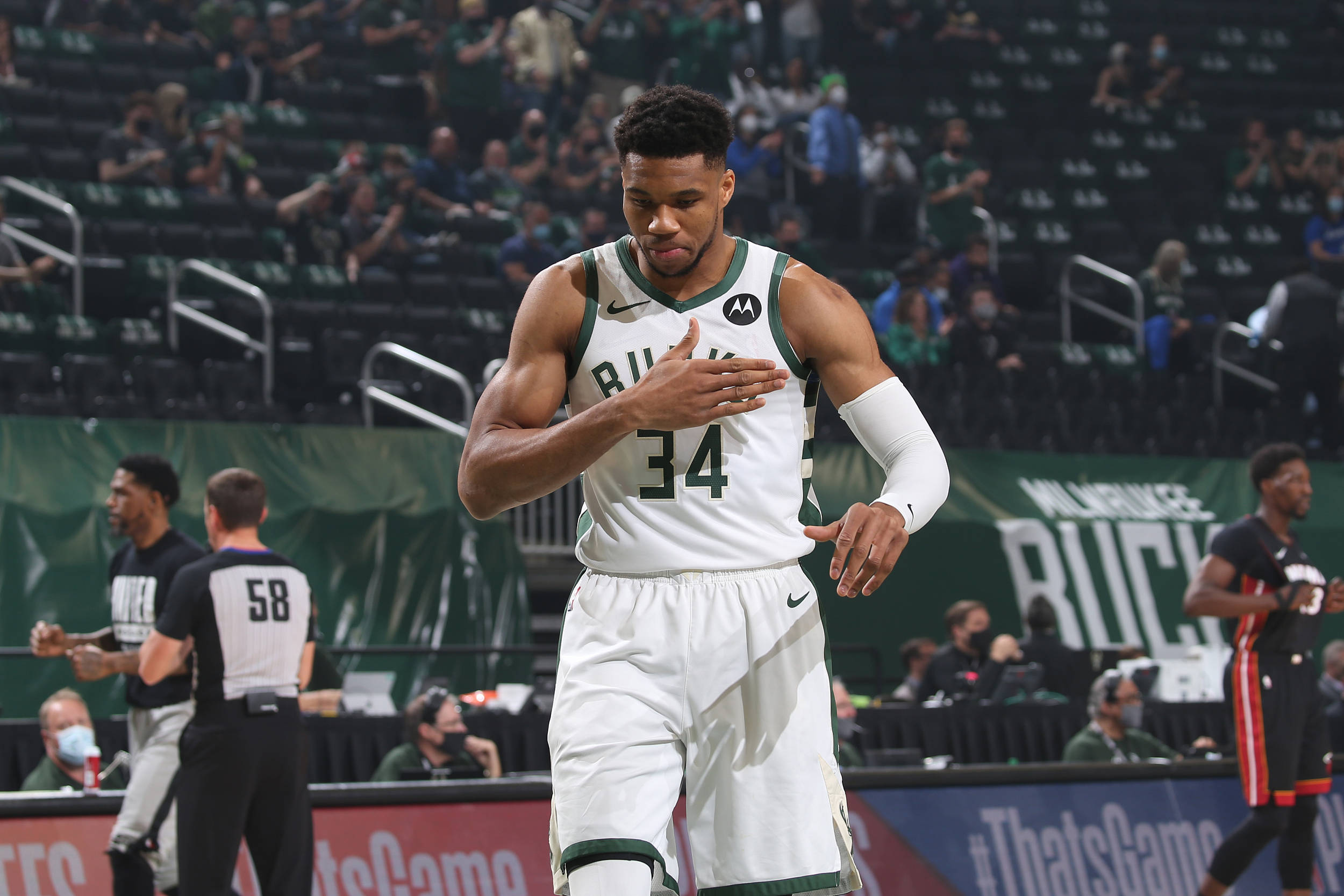 米兰体育中国官网-雄鹿客场击败篮网，继续取得连胜势头的简单介绍