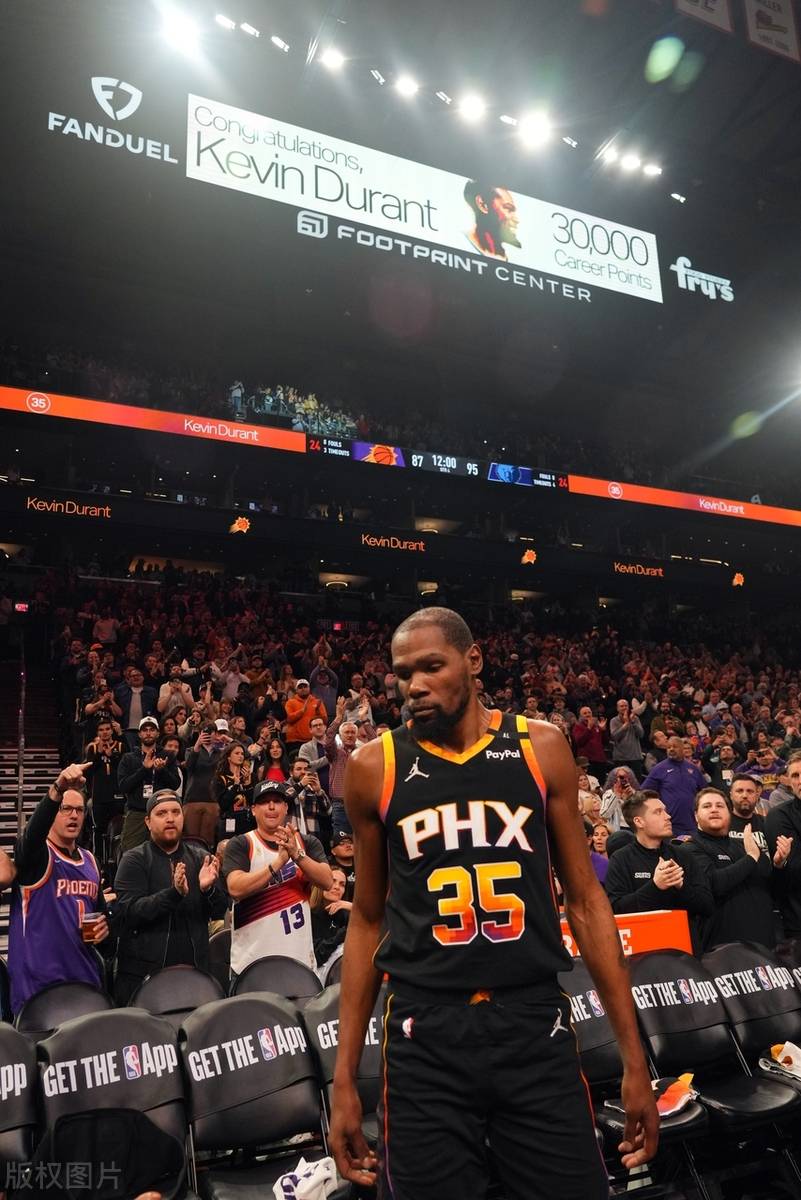 米兰体育活动-杜兰特在比赛中闪耀，成为万众瞩目的焦点