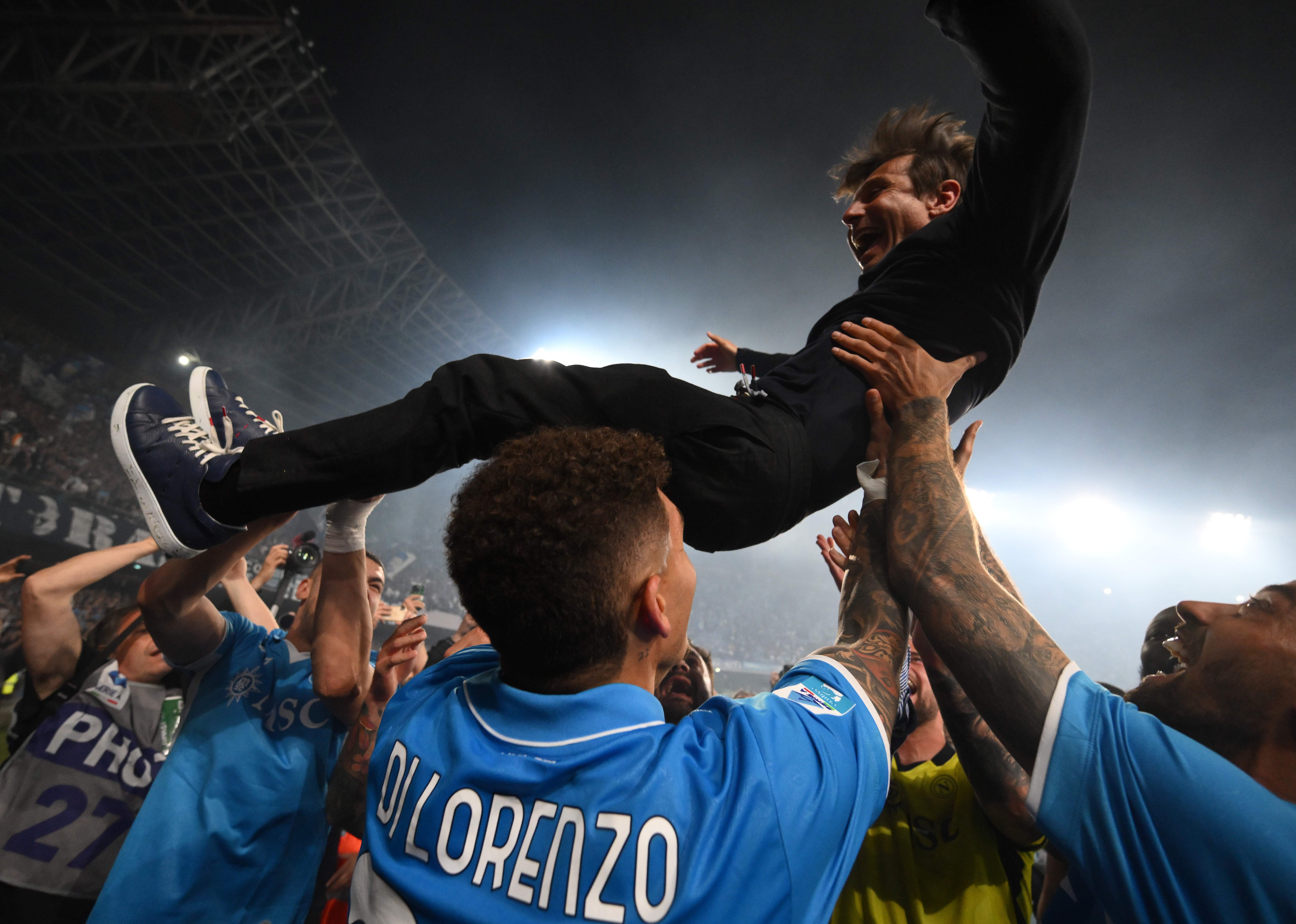 米兰体育官方-意甲联赛夺冠形势变幻莫测！竞争激烈