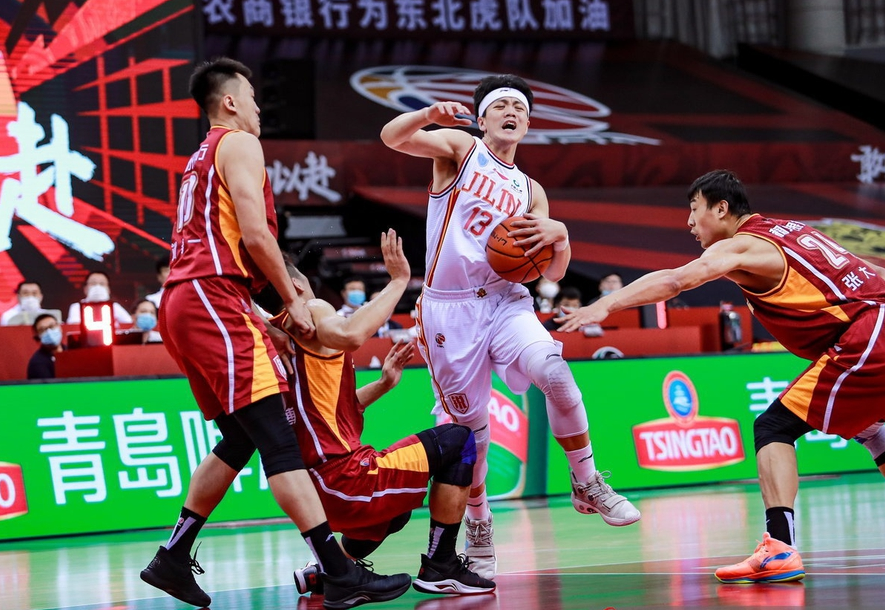 米兰体育地址-关于球队主力带伤上阵，力争场上立下战功的信息