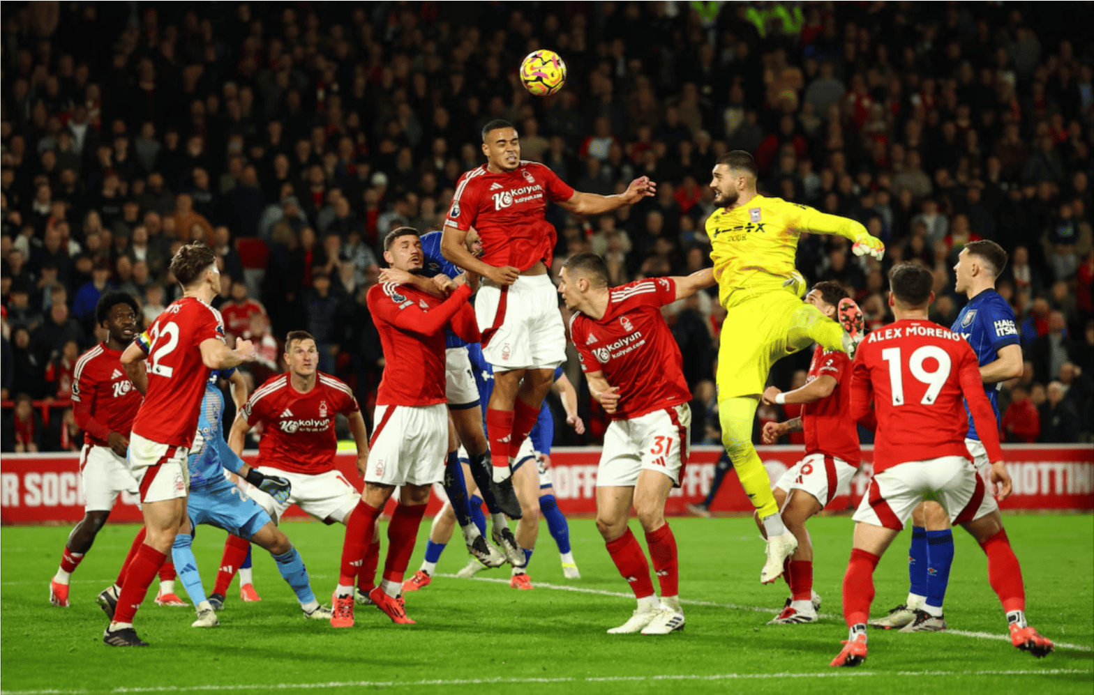 米兰体育app下载地址-欧洲足球赛场上的激情对决引爆球迷热情的简单介绍