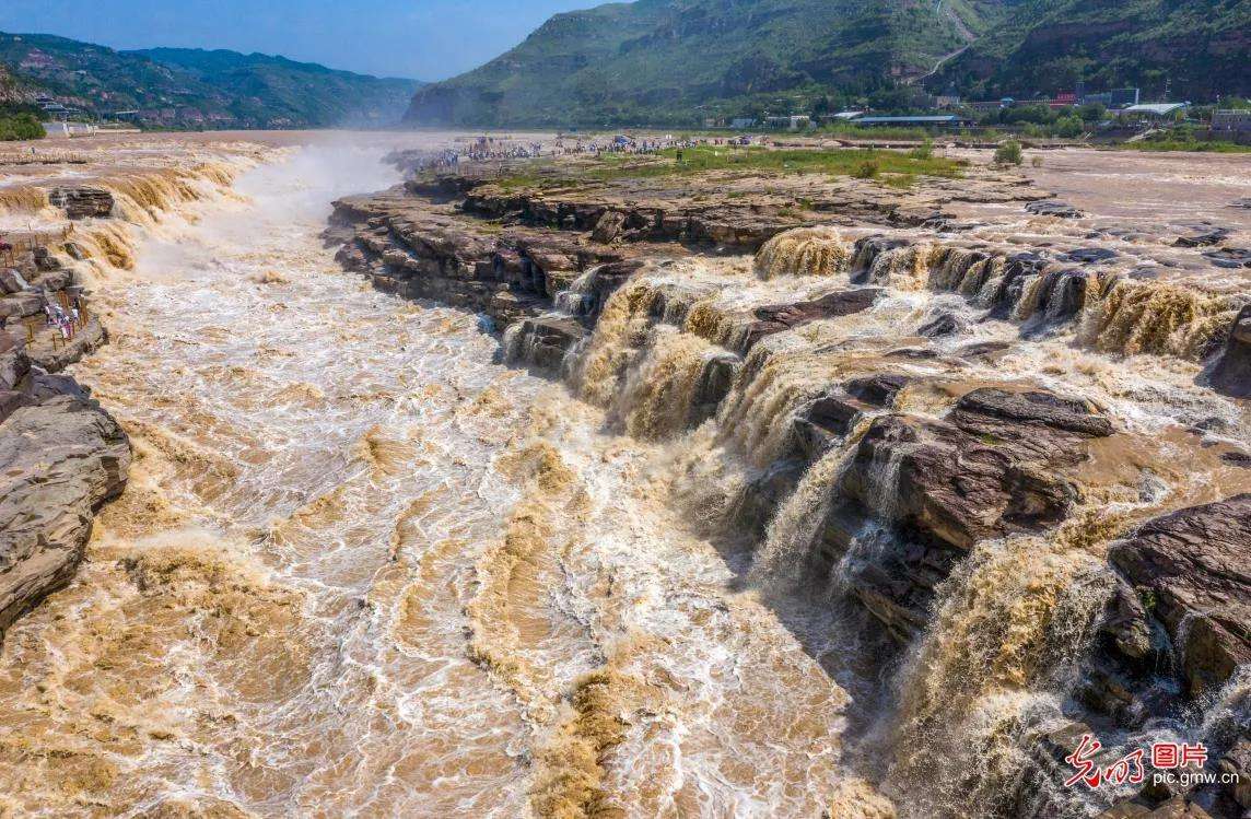 米兰体育馆-黄河之水滔滔不绝，球队迎来反击之役的简单介绍