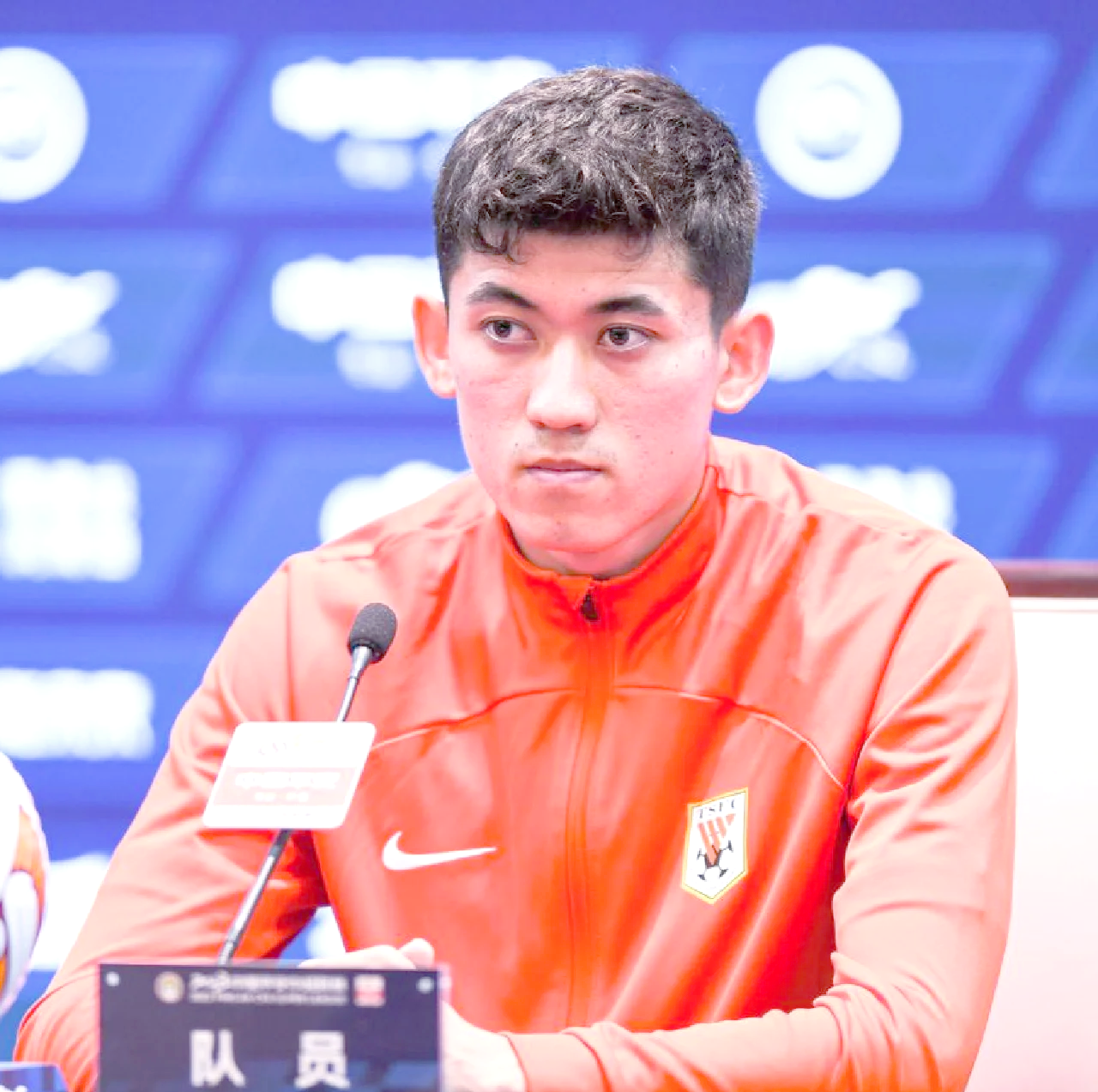 米兰体育中国官网-包含猛龙主帅赞赏年轻球员，称其是未来之星的词条