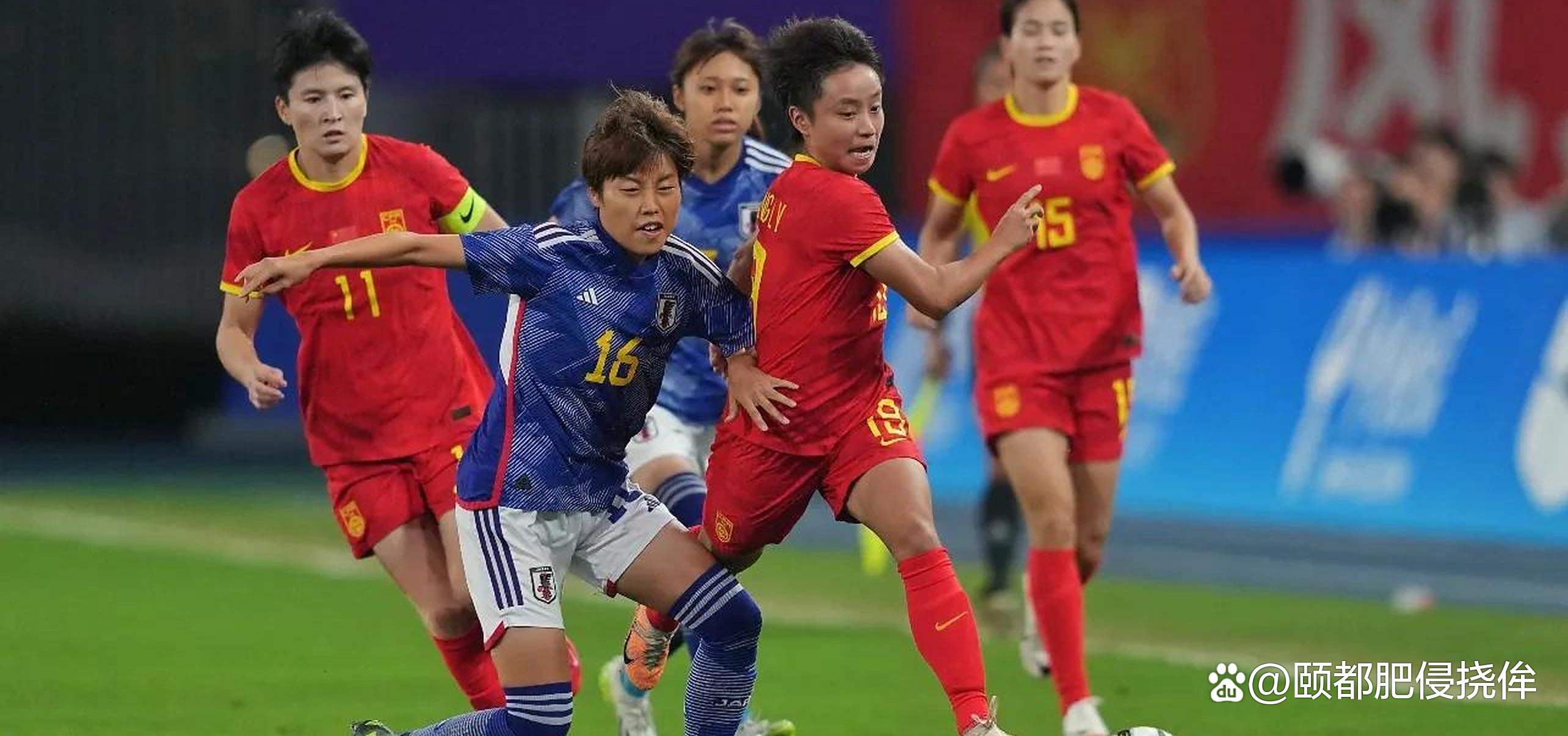 夺冠赛女足战况激烈,胜负悬念充满全场 夺冠赛女足战况激烈,胜负悬念充满全场