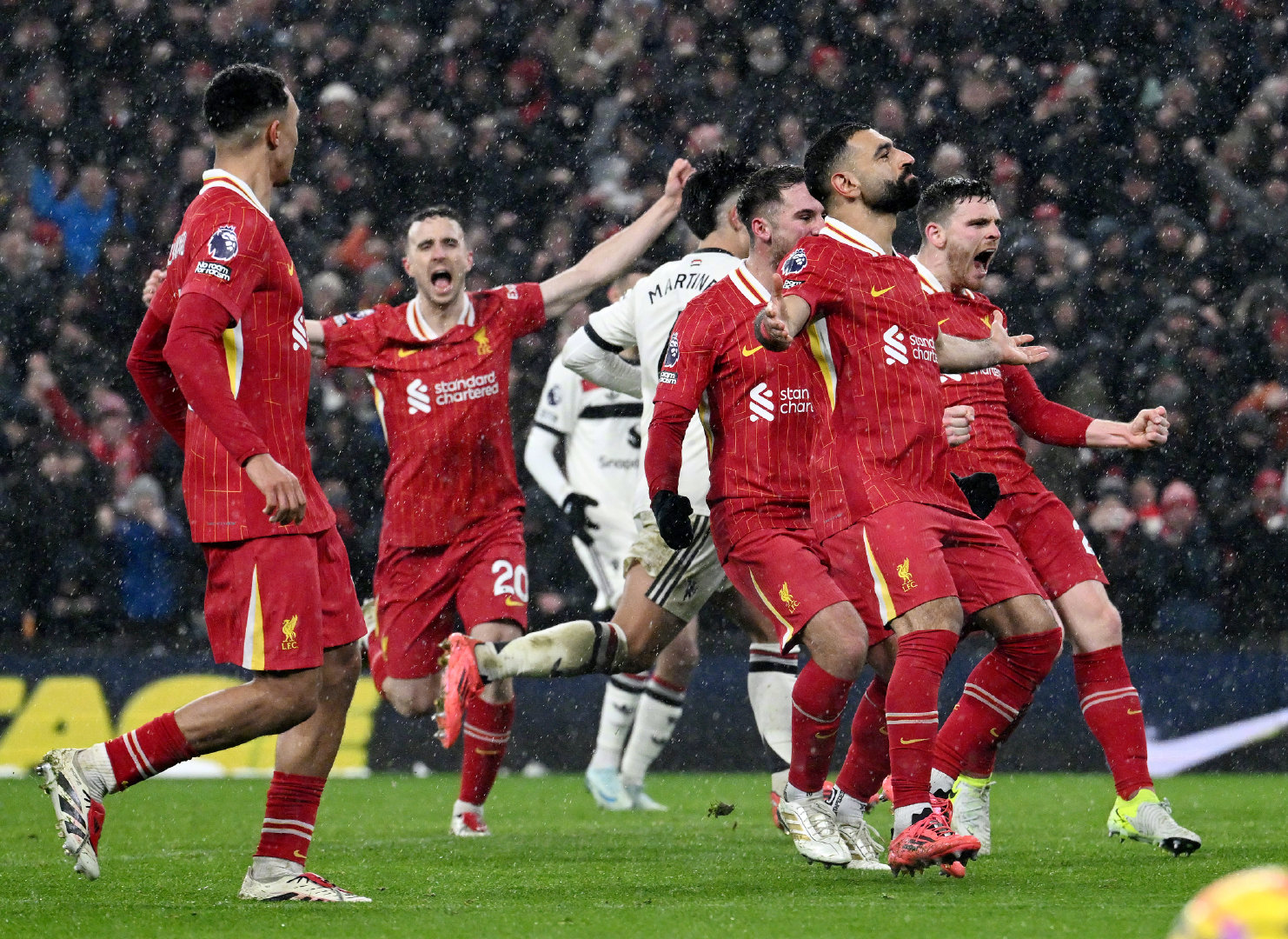 关于曼联与皇家马德里战成平局，两队势均力敌的信息