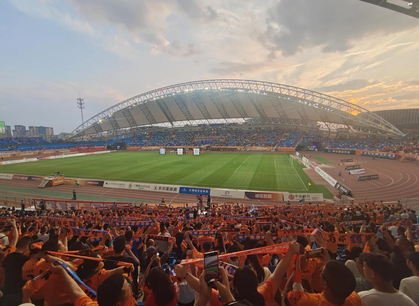 关于足球盛宴正式启动,球迷狂欢不已的信息 关于足球盛宴正式启动,球迷狂欢不已的信息